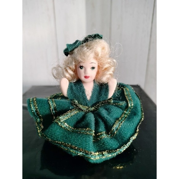 Mini Porcelain Dolls lot of 4 and 2.5" tall - Picture 2 of 16